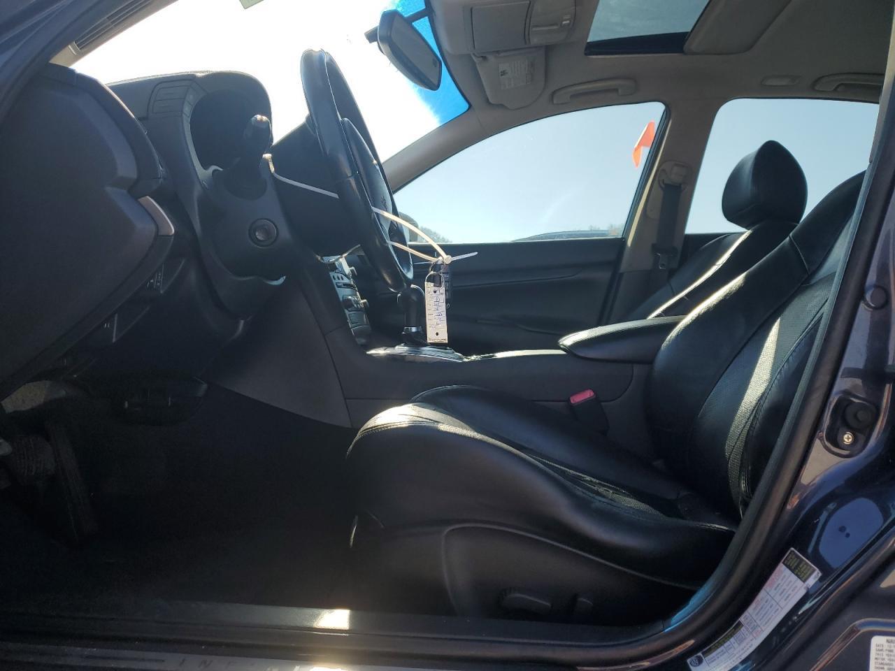 2011 INFINITI G37 - Image 7