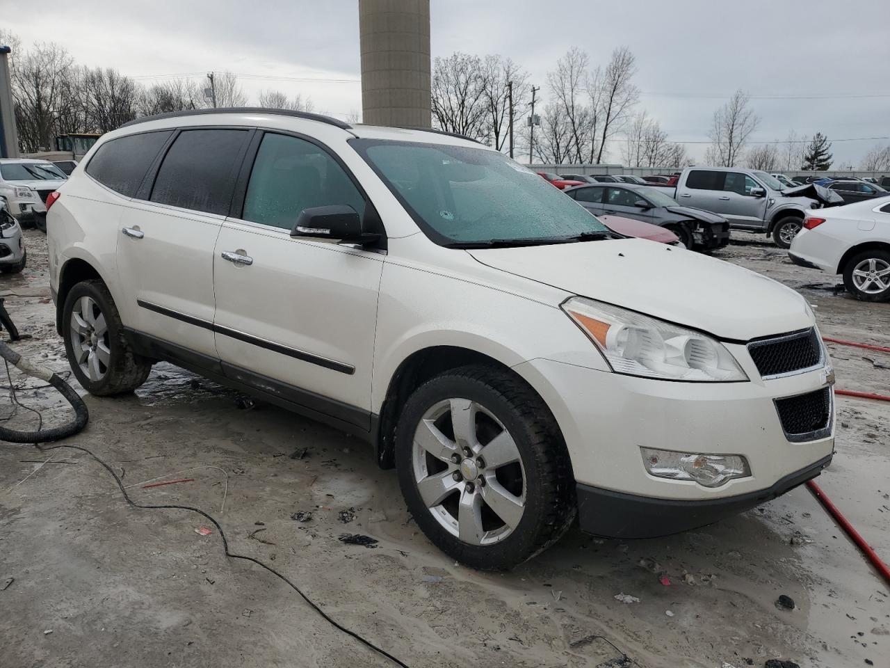 2011 CHEVROLET TRAVERSE L - Image 4