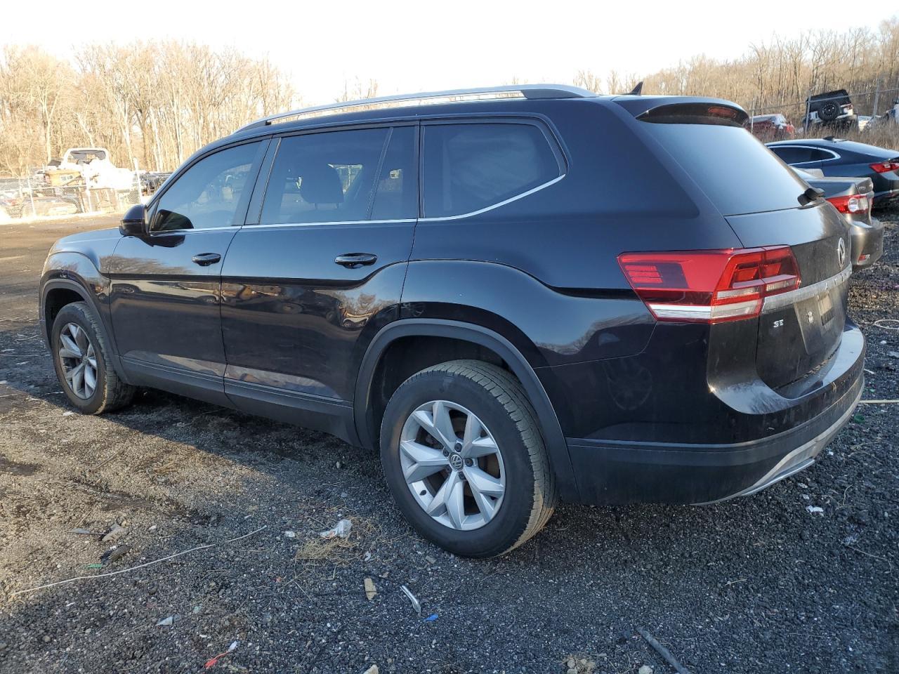 2018 VOLKSWAGEN ATLAS SE - Image 2