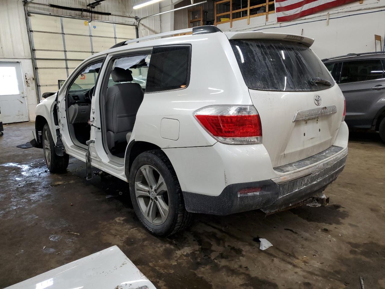 2011 TOYOTA HIGHLANDER - Image 2