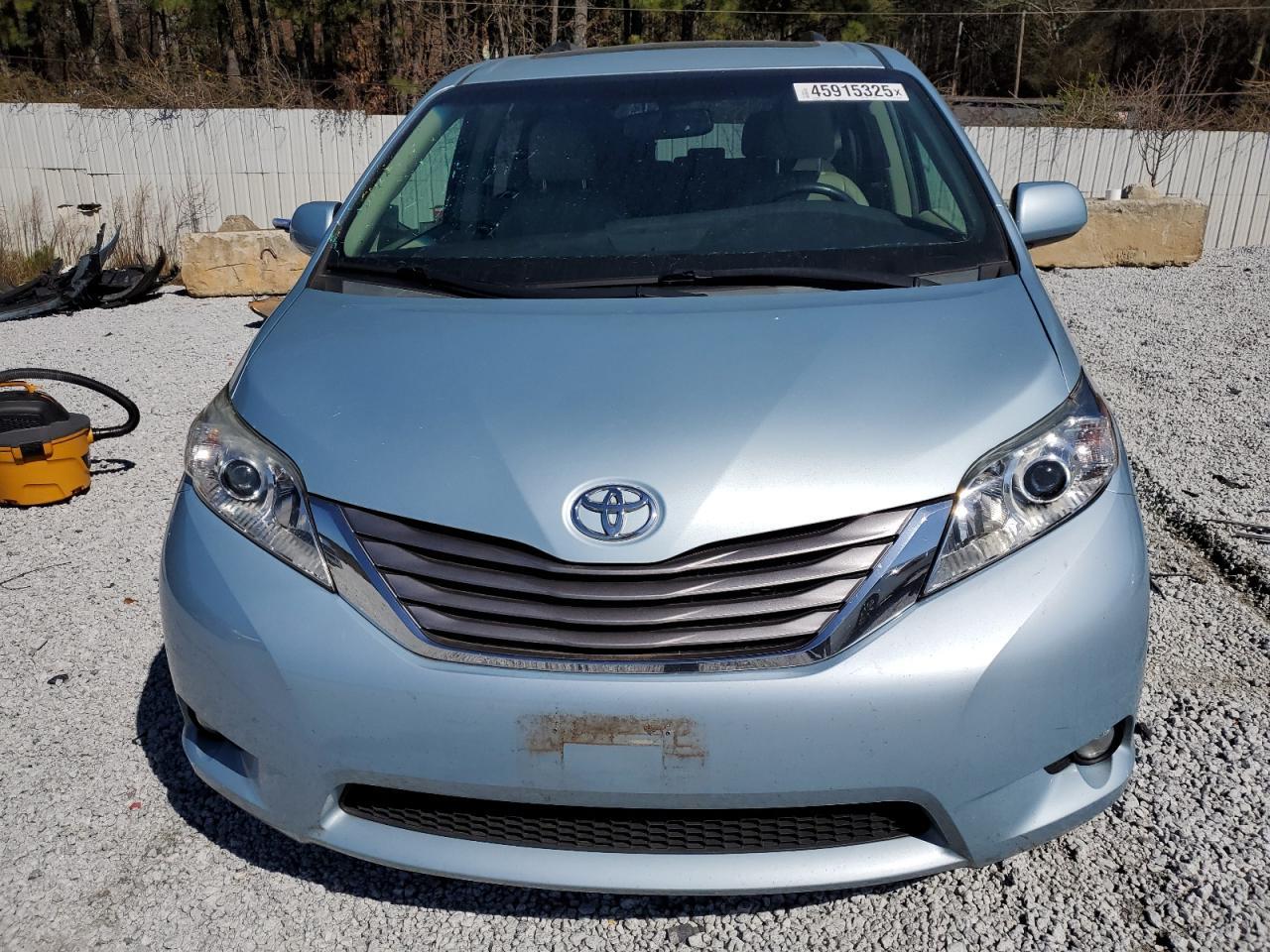 2015 TOYOTA SIENNA XLE - Фото 5