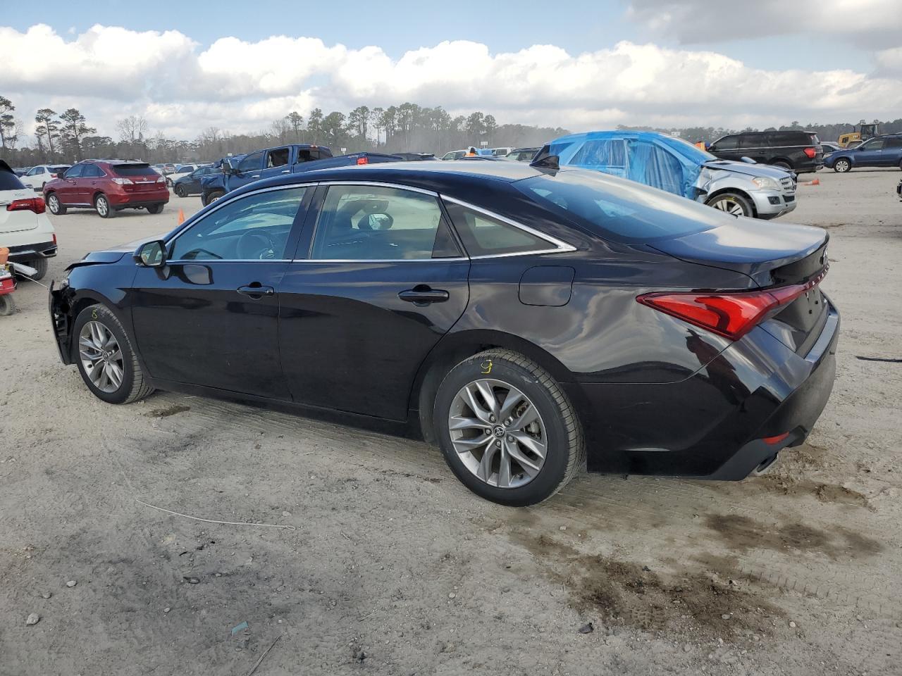 2022 TOYOTA AVALON XLE - Image 2