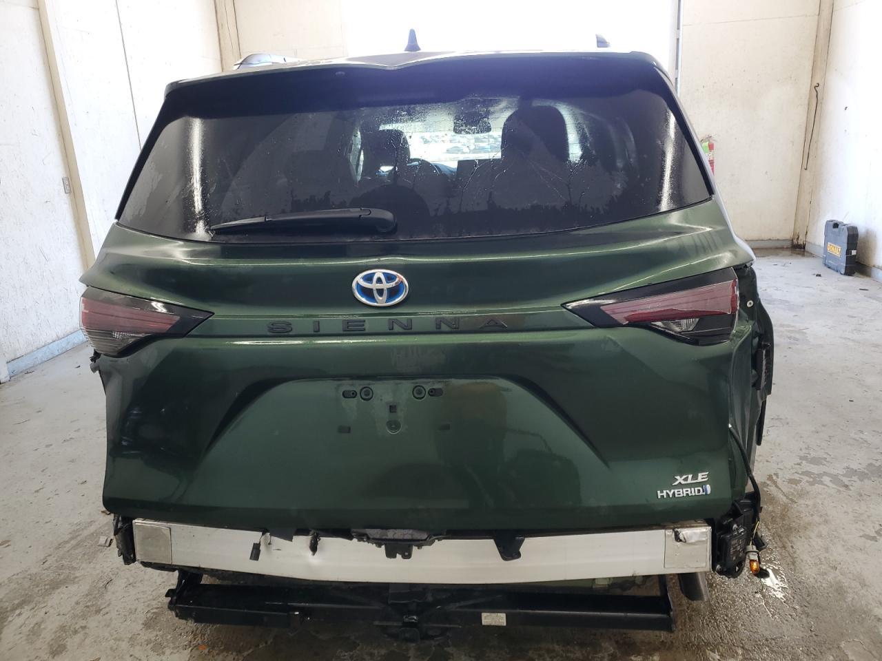 2023 TOYOTA SIENNA XLE - Image 6