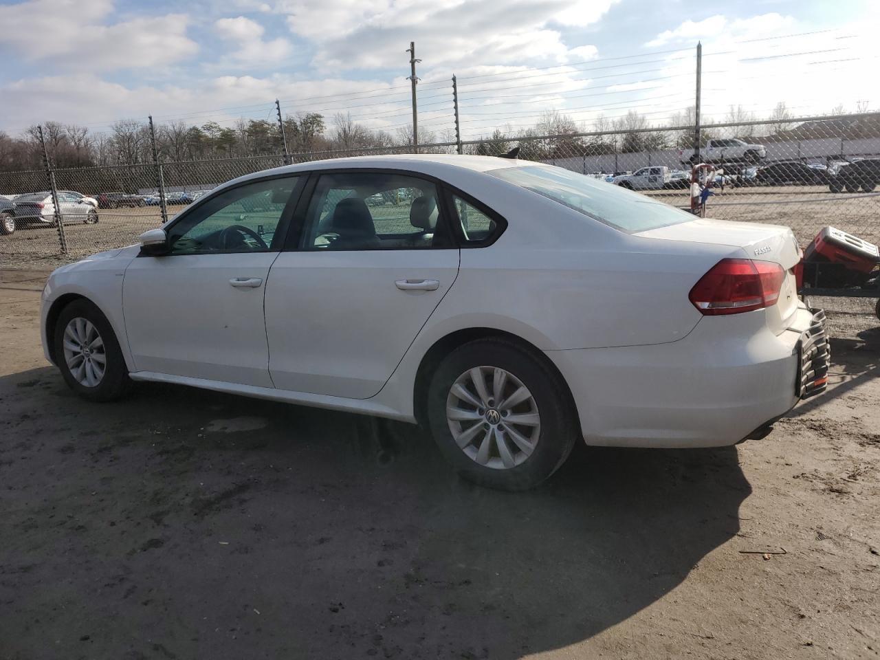 2014 VOLKSWAGEN PASSAT S - Фото 2
