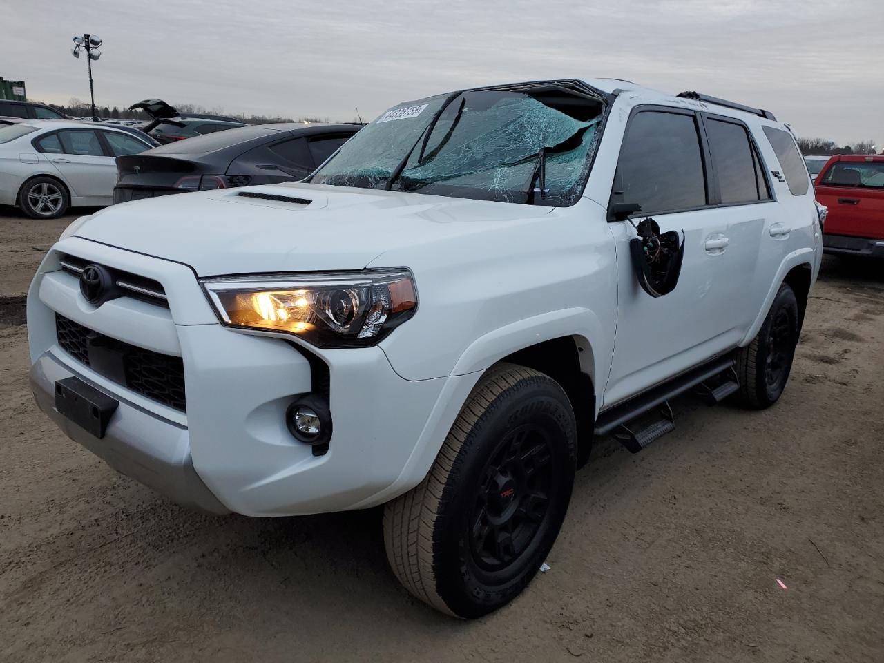2024 TOYOTA 4RUNNER SR