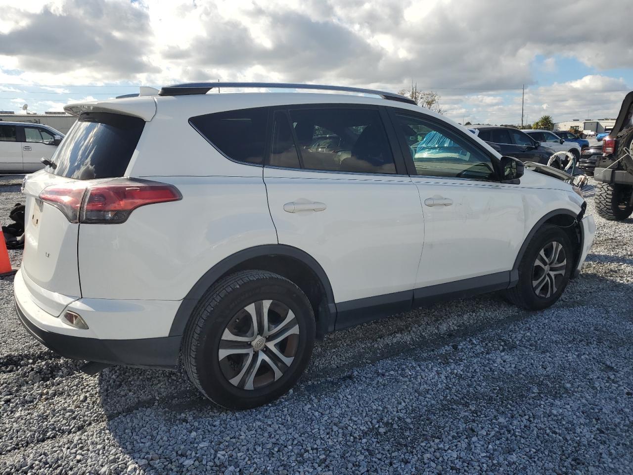 2018 TOYOTA RAV4 LE - Image 3