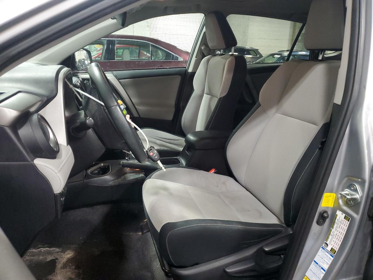 2017 TOYOTA RAV4 XLE - Image 7