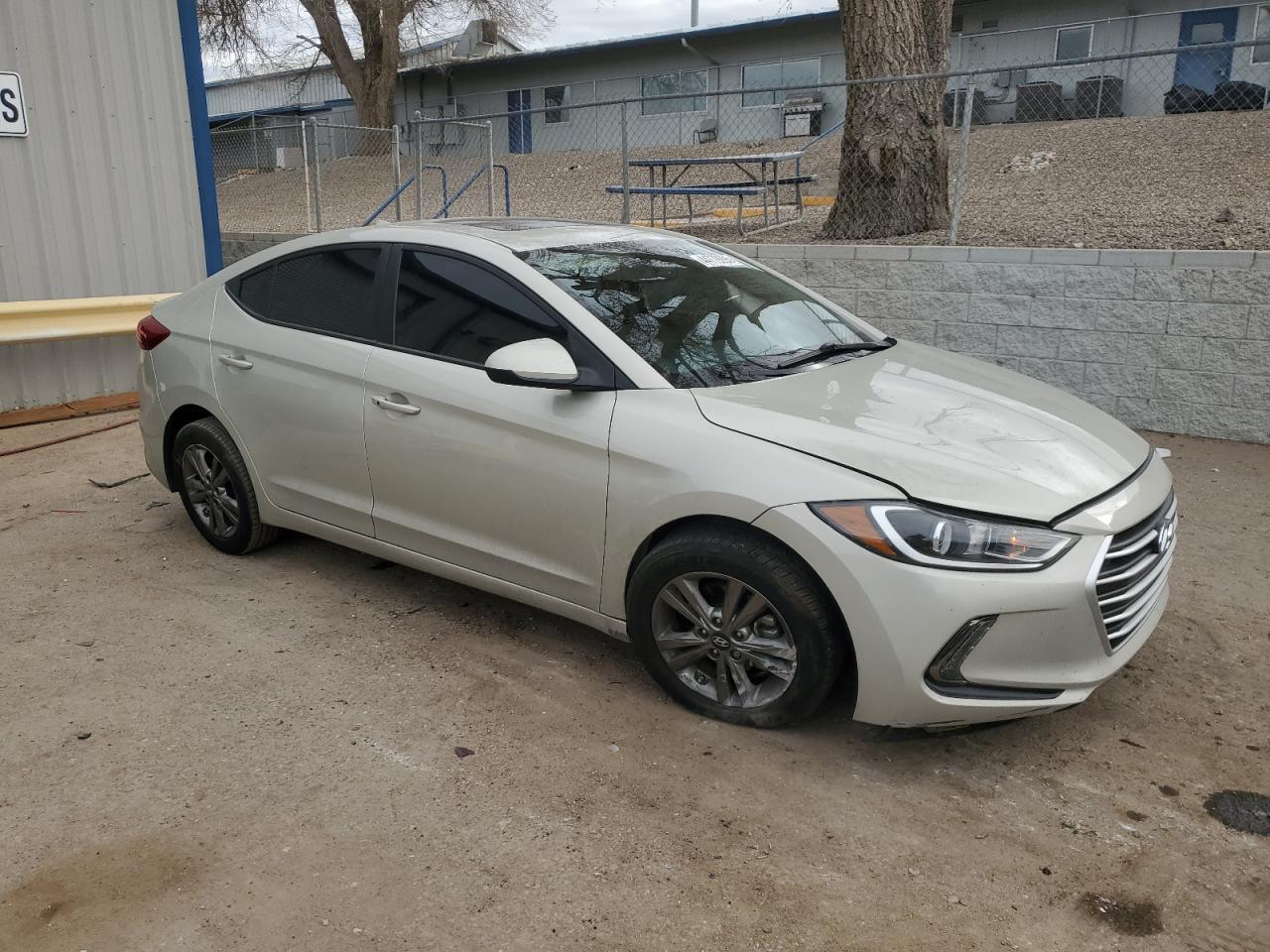 2017 HYUNDAI ELANTRA SE - Image 4