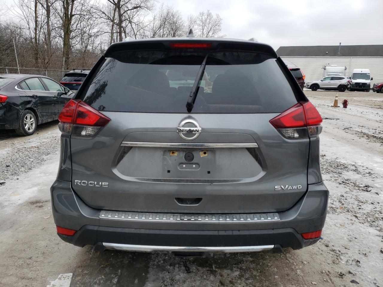 2017 NISSAN ROGUE SV - Фото 6