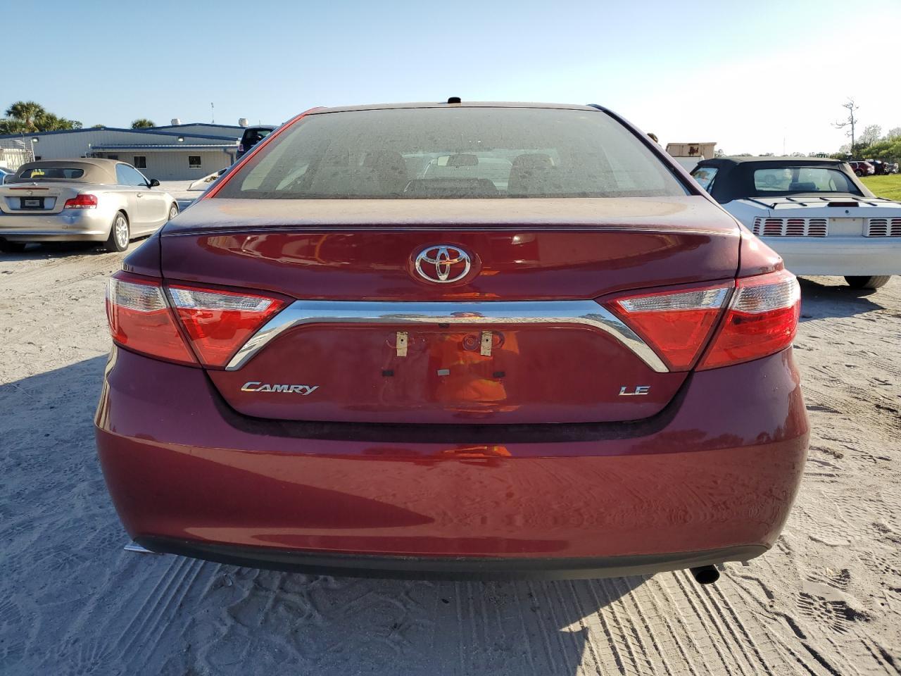 2015 TOYOTA CAMRY LE - Фото 6