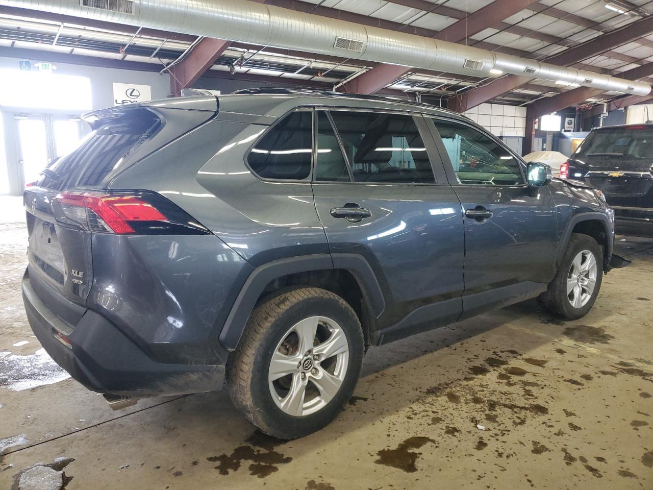 2020 TOYOTA RAV4 XLE - Image 3