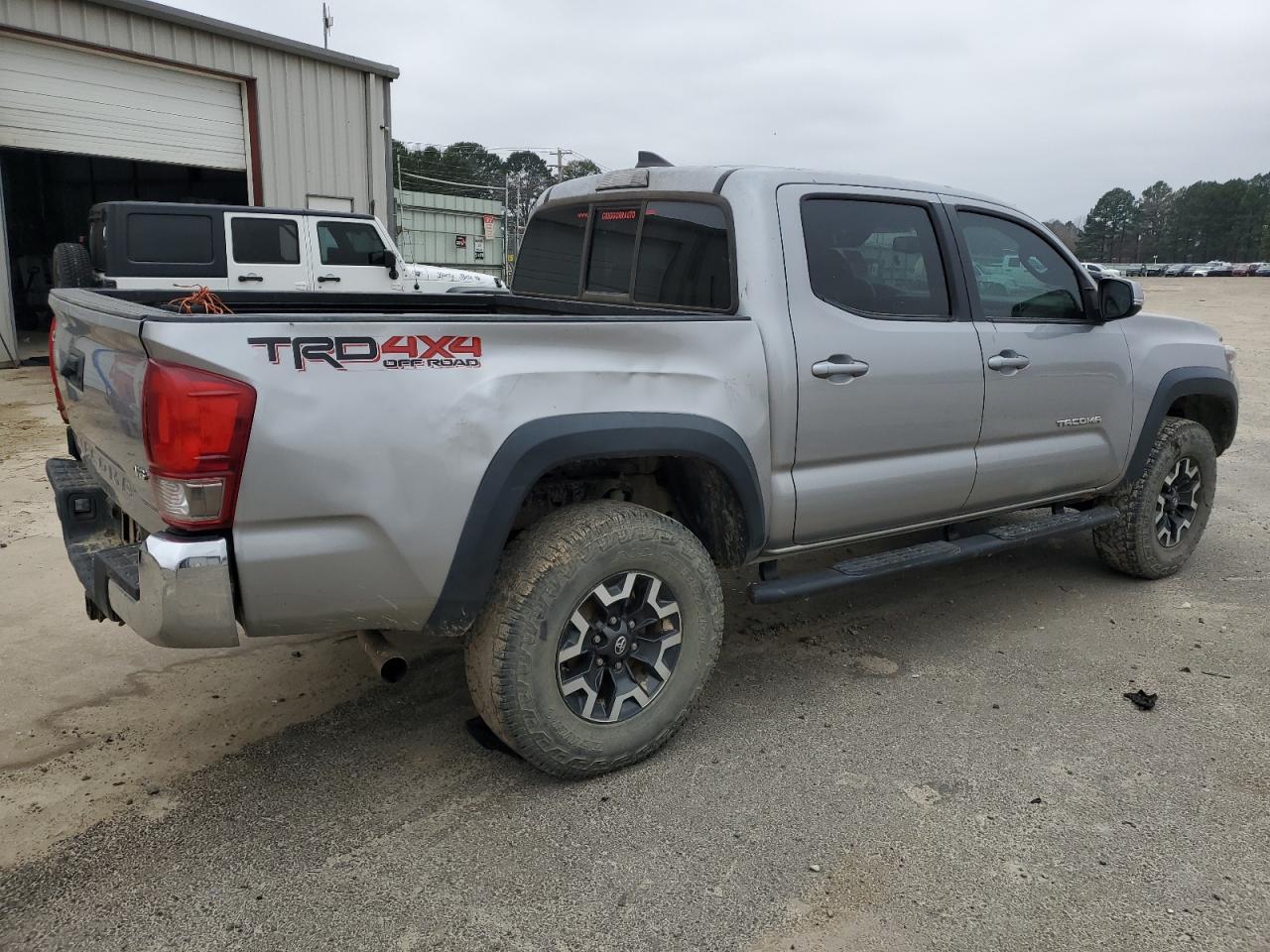2016 TOYOTA TACOMA DOU - Фото 3