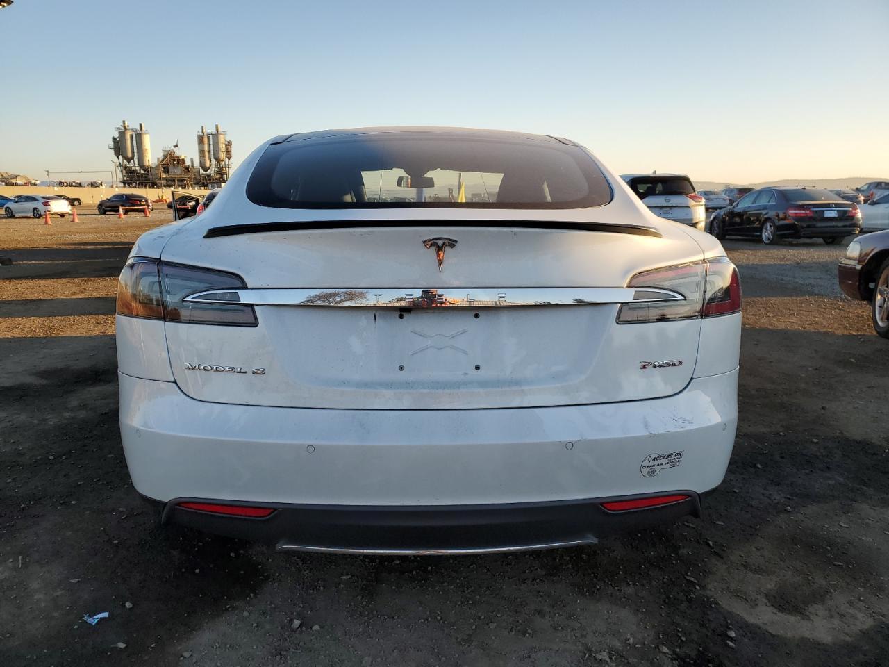 2015 TESLA MODEL S P8 - Image 6