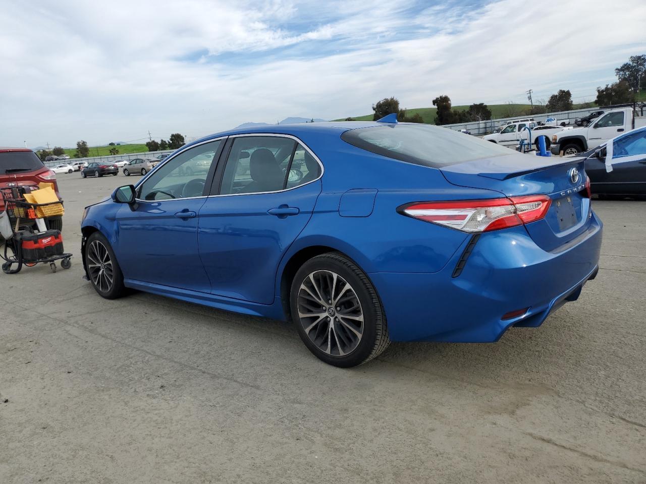 2020 TOYOTA CAMRY SE - Фото 2