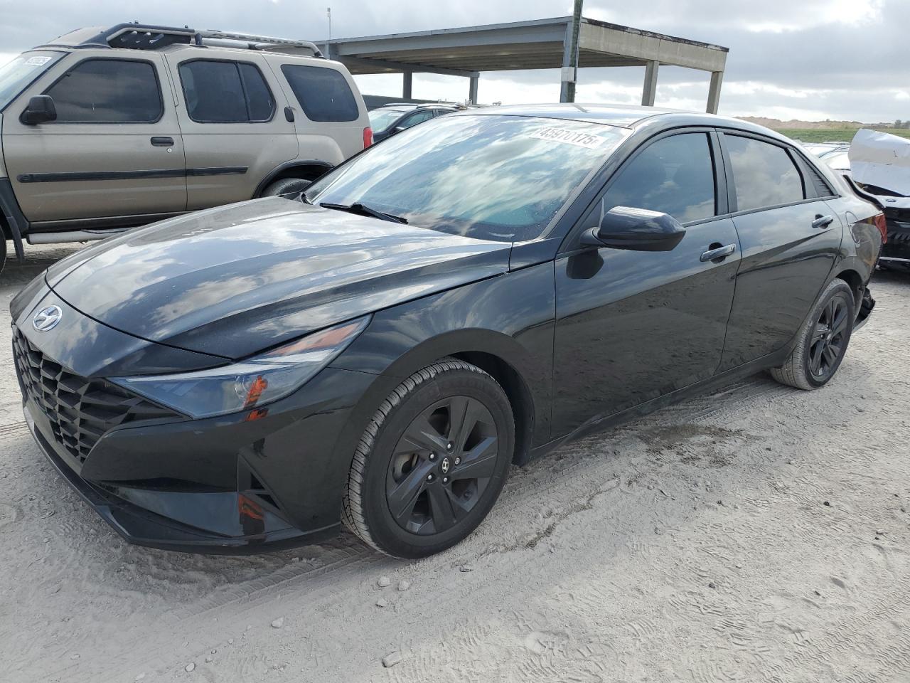 2022 HYUNDAI ELANTRA SE