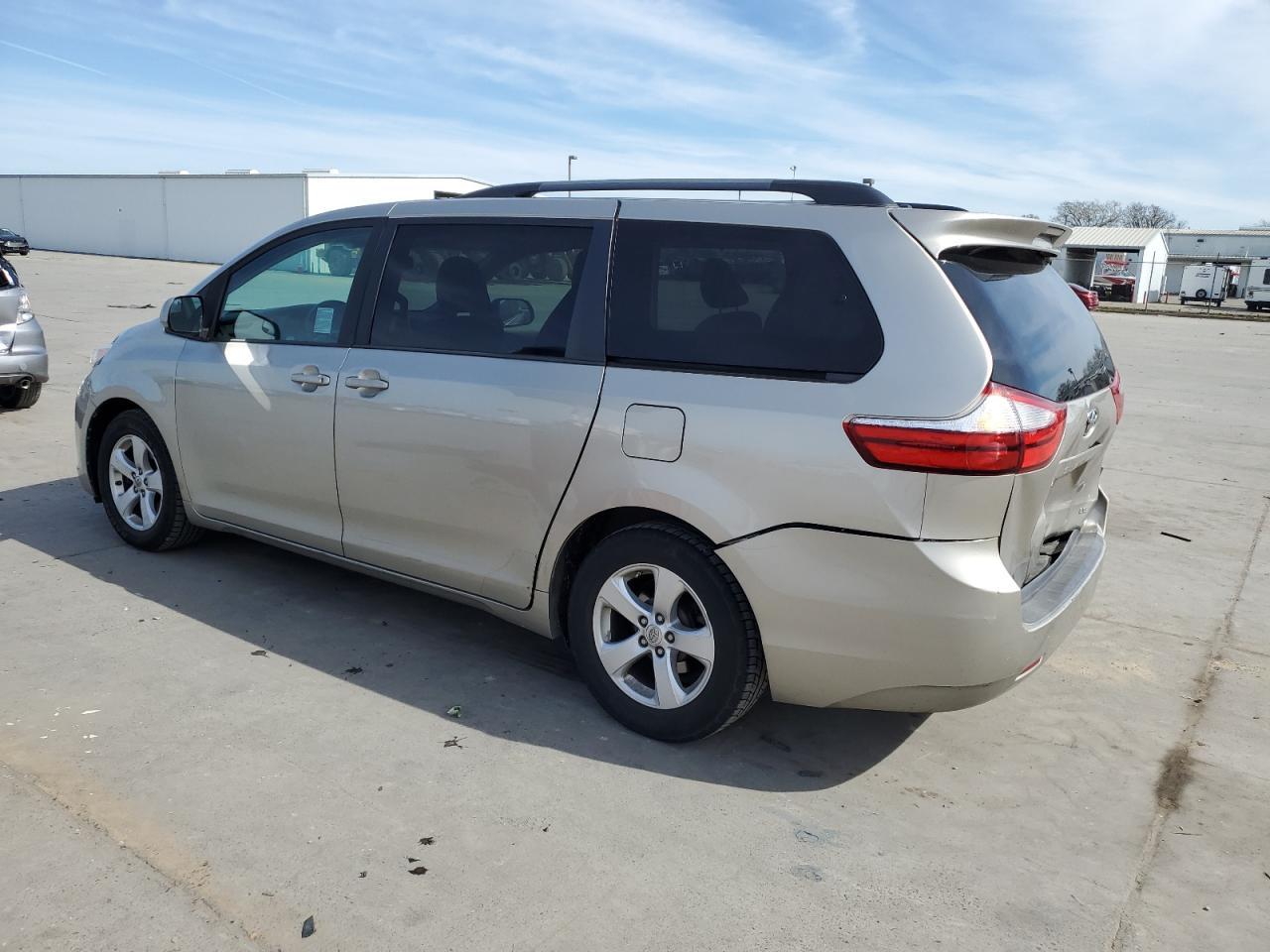 2015 TOYOTA SIENNA LE - Фото 2