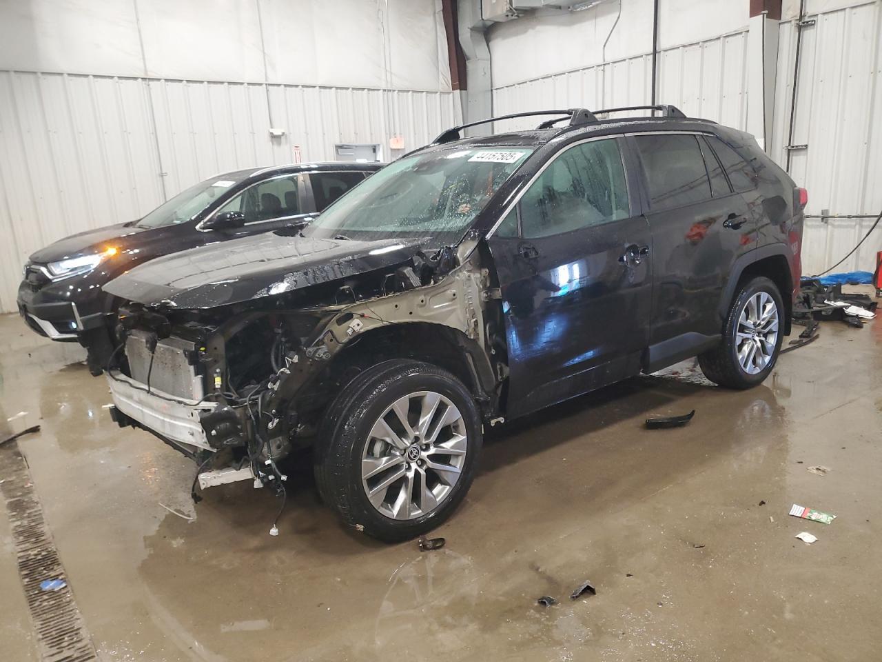 2022 TOYOTA RAV4 XLE P