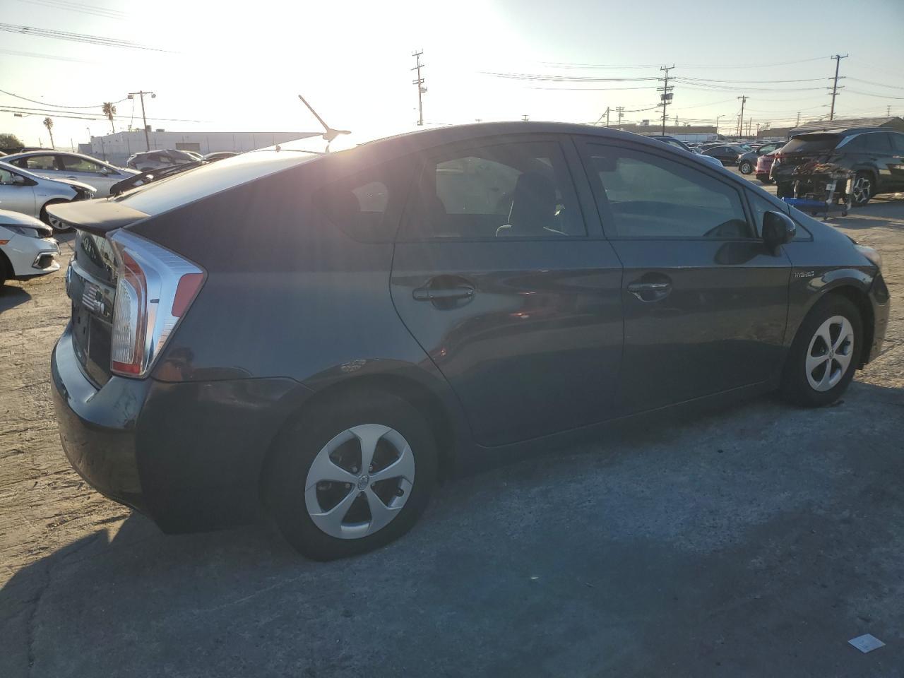 2013 TOYOTA PRIUS - Фото 3