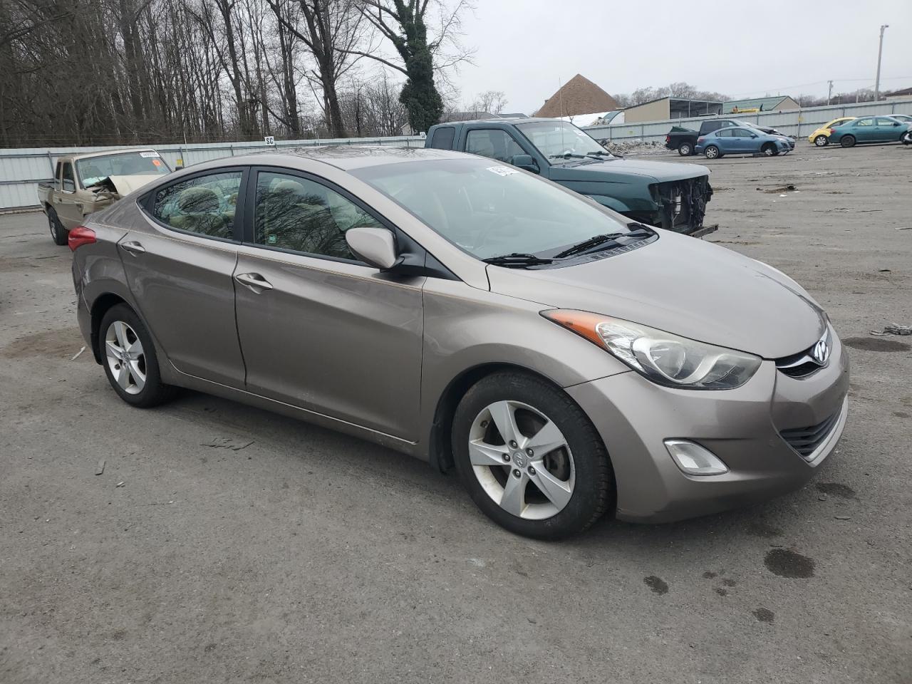 2013 HYUNDAI ELANTRA GL - Image 4