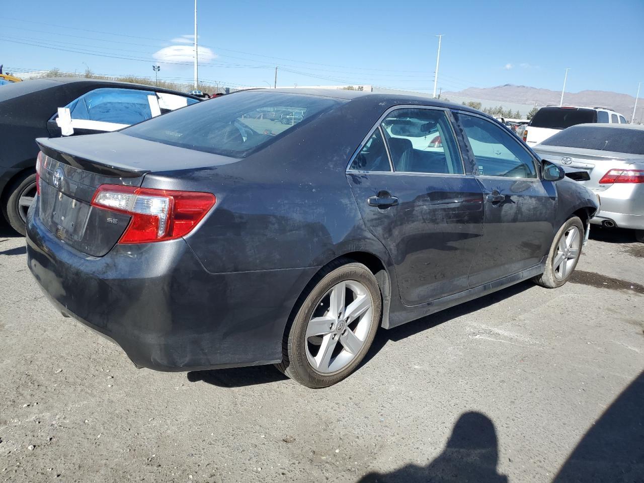 2014 TOYOTA CAMRY L - Фото 3