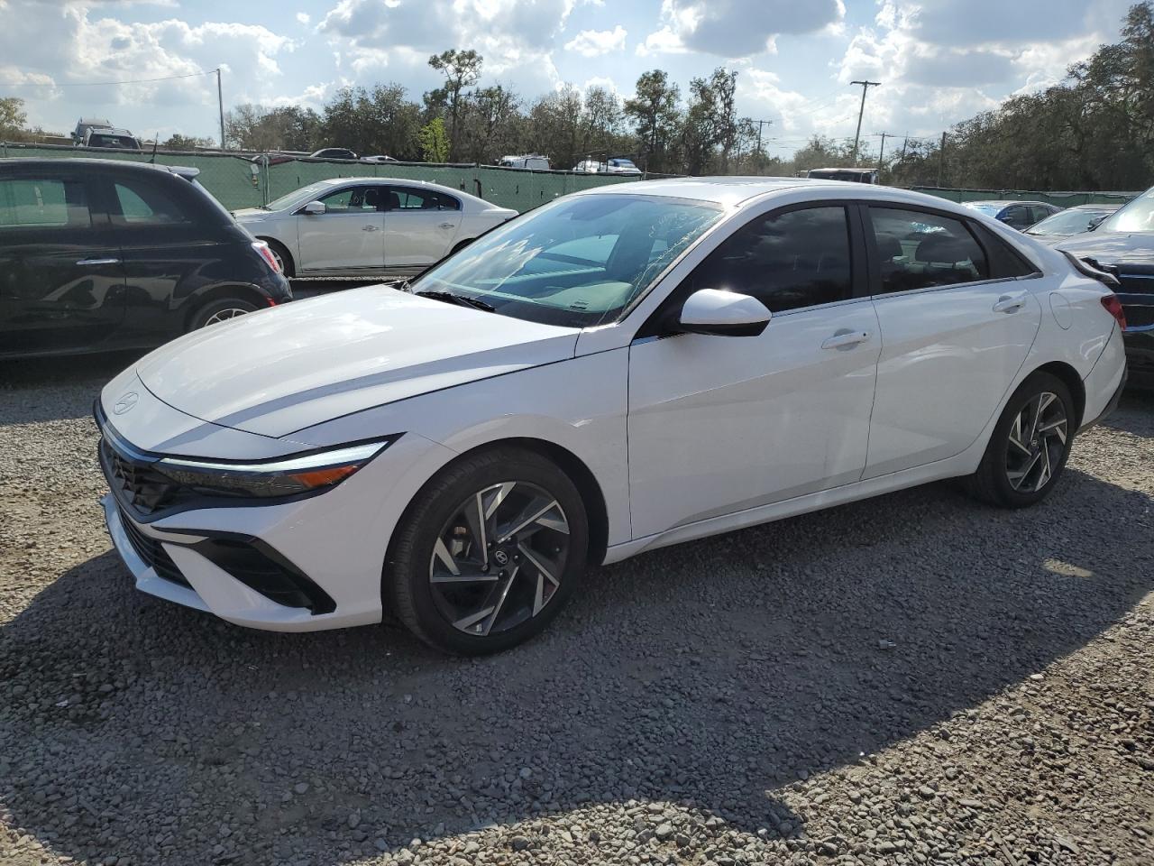 2024 HYUNDAI ELANTRA SE