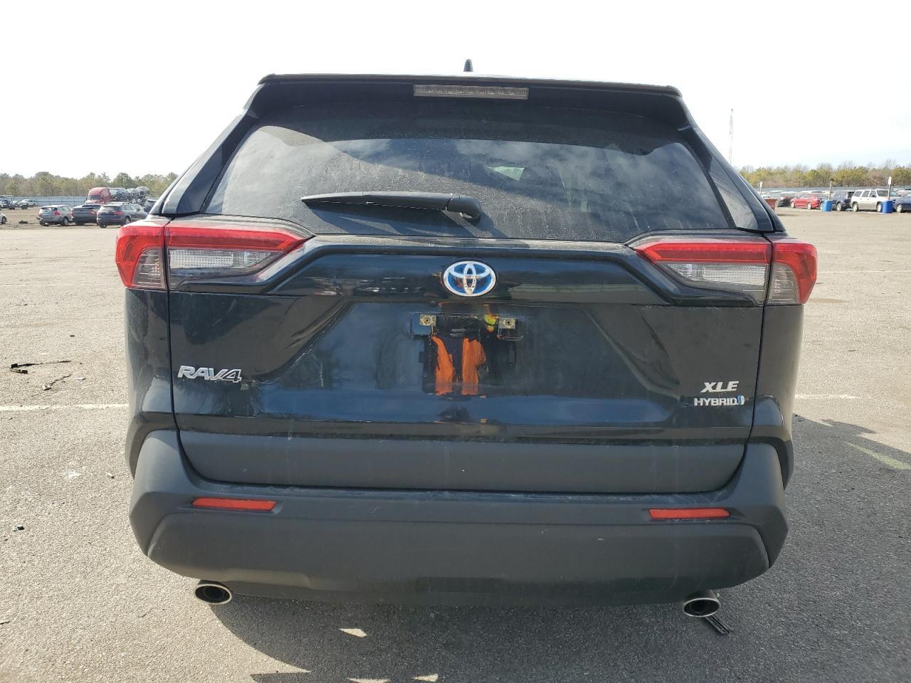 2024 TOYOTA RAV4 XLE P - Фото 6
