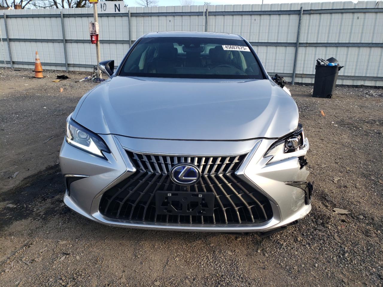 2022 LEXUS ES 300H BA - Image 5