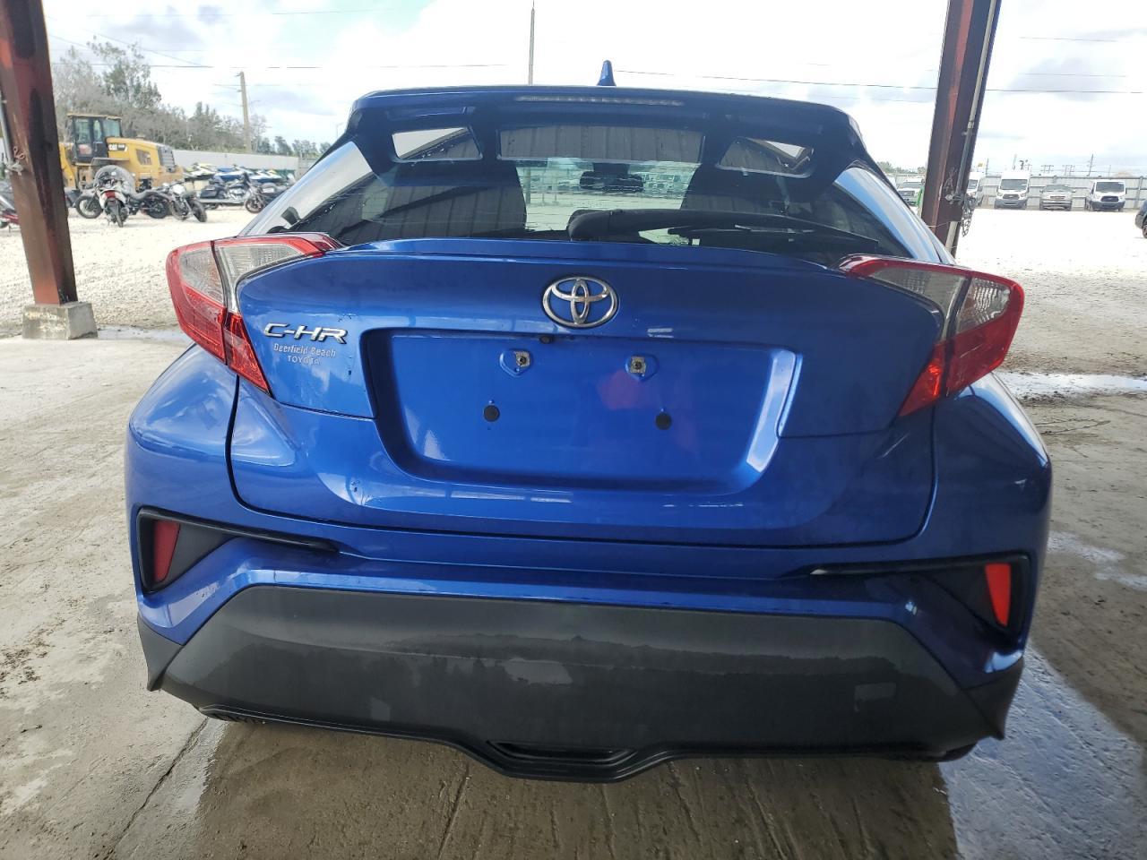 2019 TOYOTA C-HR XLE - Image 6