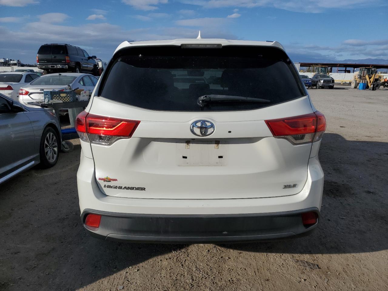 2018 TOYOTA HIGHLANDER - Фото 6