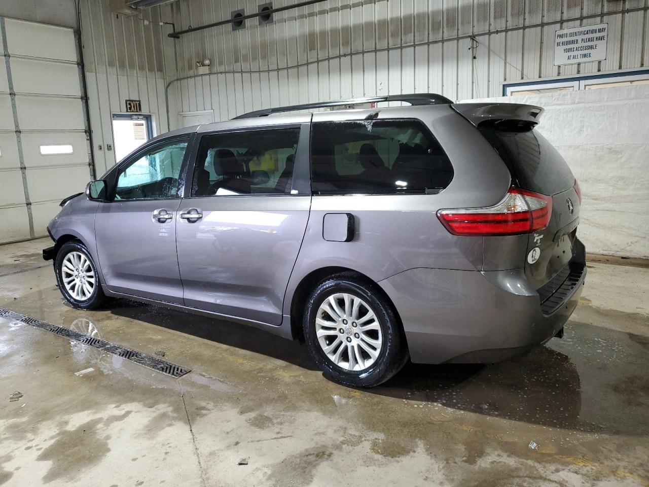 2015 TOYOTA SIENNA XLE - Фото 2