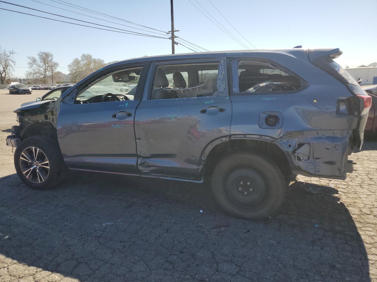 2018 TOYOTA HIGHLANDER - Image 2