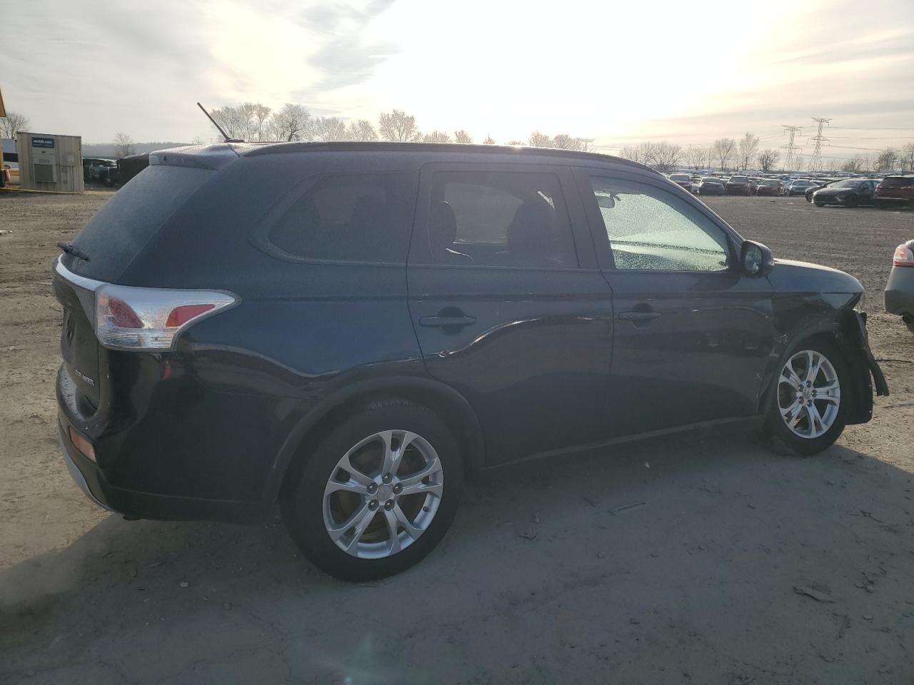 2015 MITSUBISHI OUTLANDER - Фото 3
