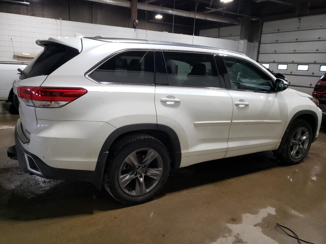 2018 TOYOTA HIGHLANDER - Фото 3