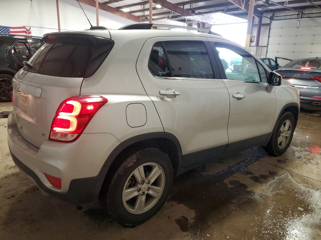 2019 CHEVROLET TRAX 1LT - Фото 3