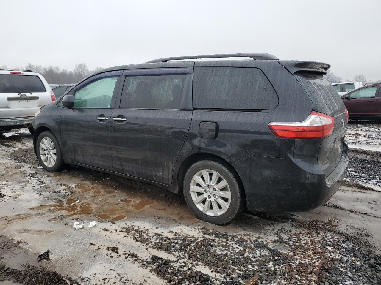2015 TOYOTA SIENNA XLE - Фото 2
