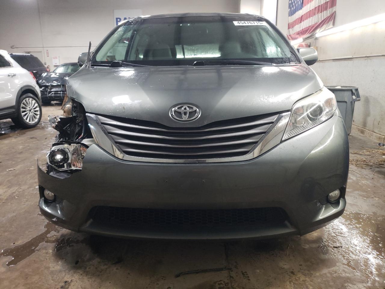 2011 TOYOTA SIENNA XLE - Фото 5