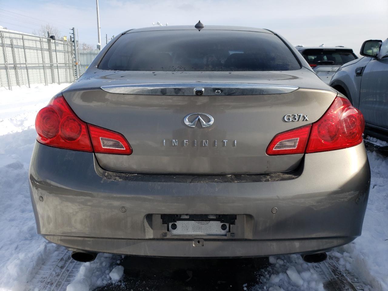 2011 INFINITI G37 - Image 6