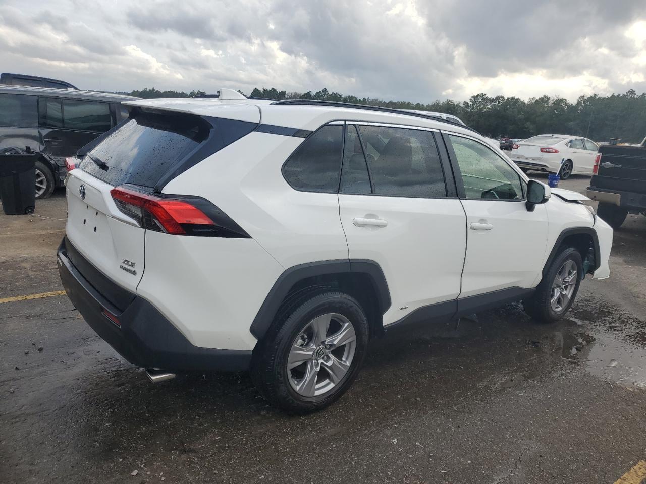 2022 TOYOTA RAV4 XLE - Фото 3