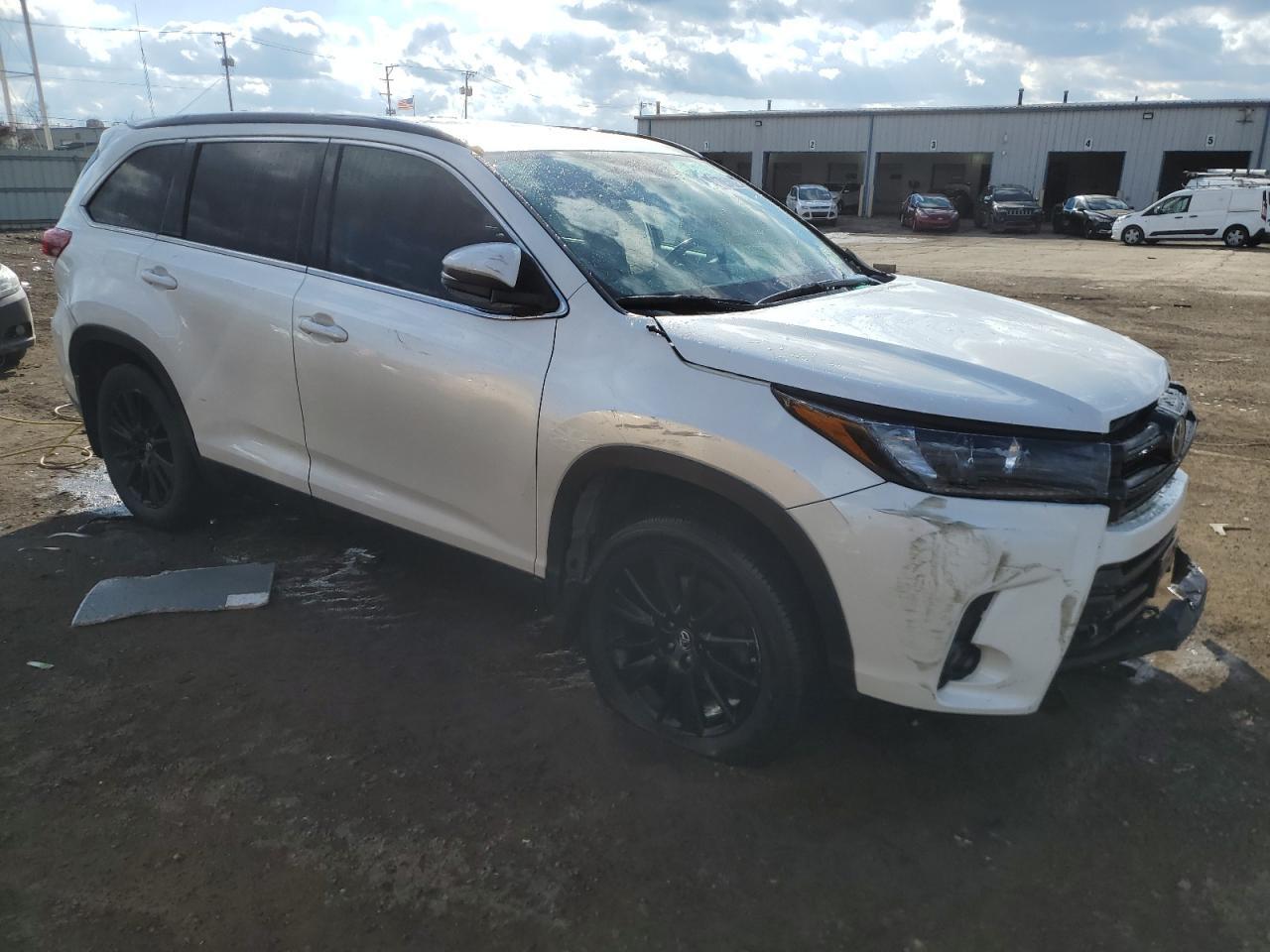 2019 TOYOTA HIGHLANDER - Image 4