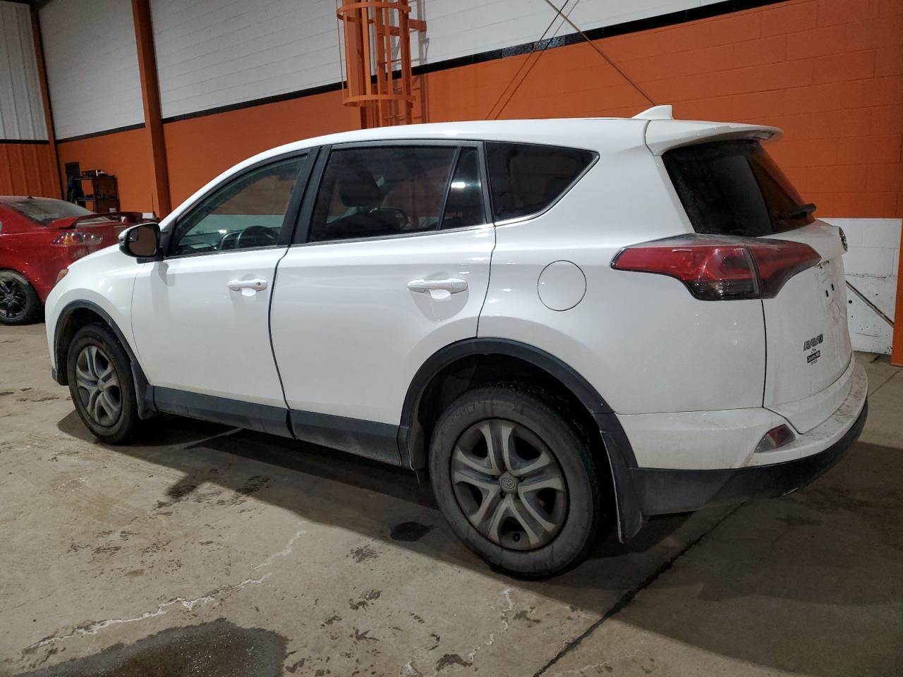 2016 TOYOTA RAV4 LE - Фото 2