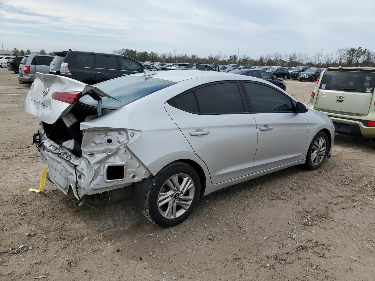 2019 HYUNDAI ELANTRA SE - Фото 3