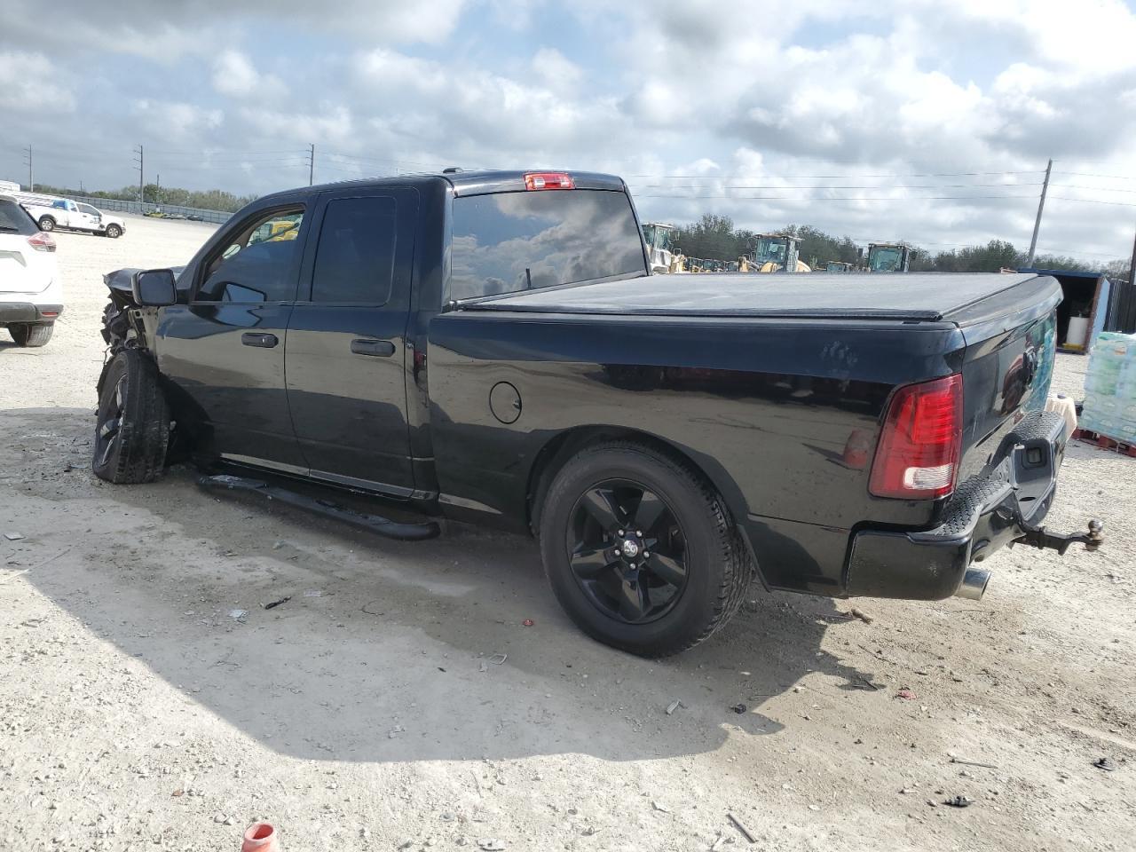 2014 RAM 1500 ST - Фото 2