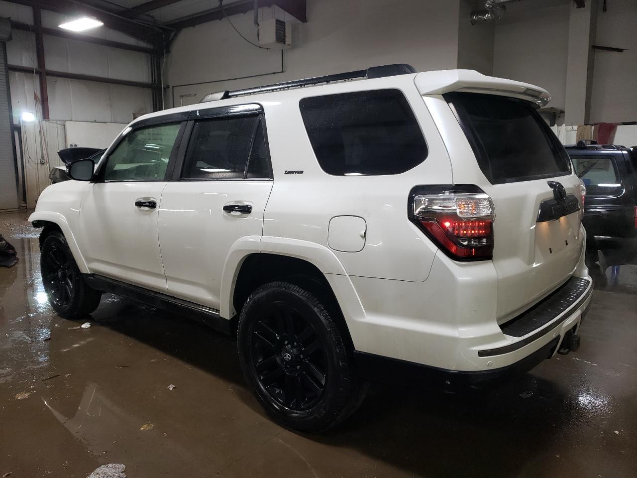 2019 TOYOTA 4RUNNER SR - Фото 2