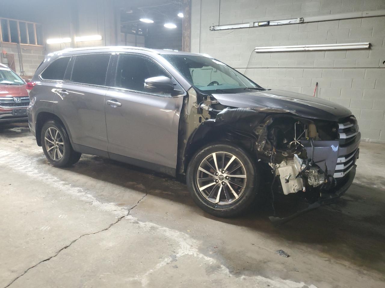2019 TOYOTA HIGHLANDER - Image 4