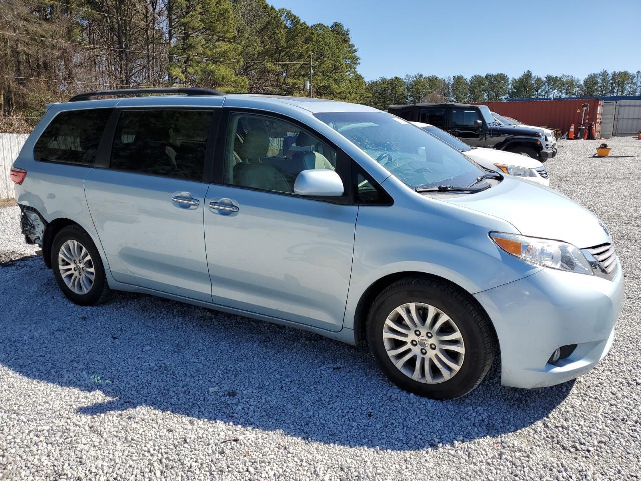 2015 TOYOTA SIENNA XLE - Фото 4