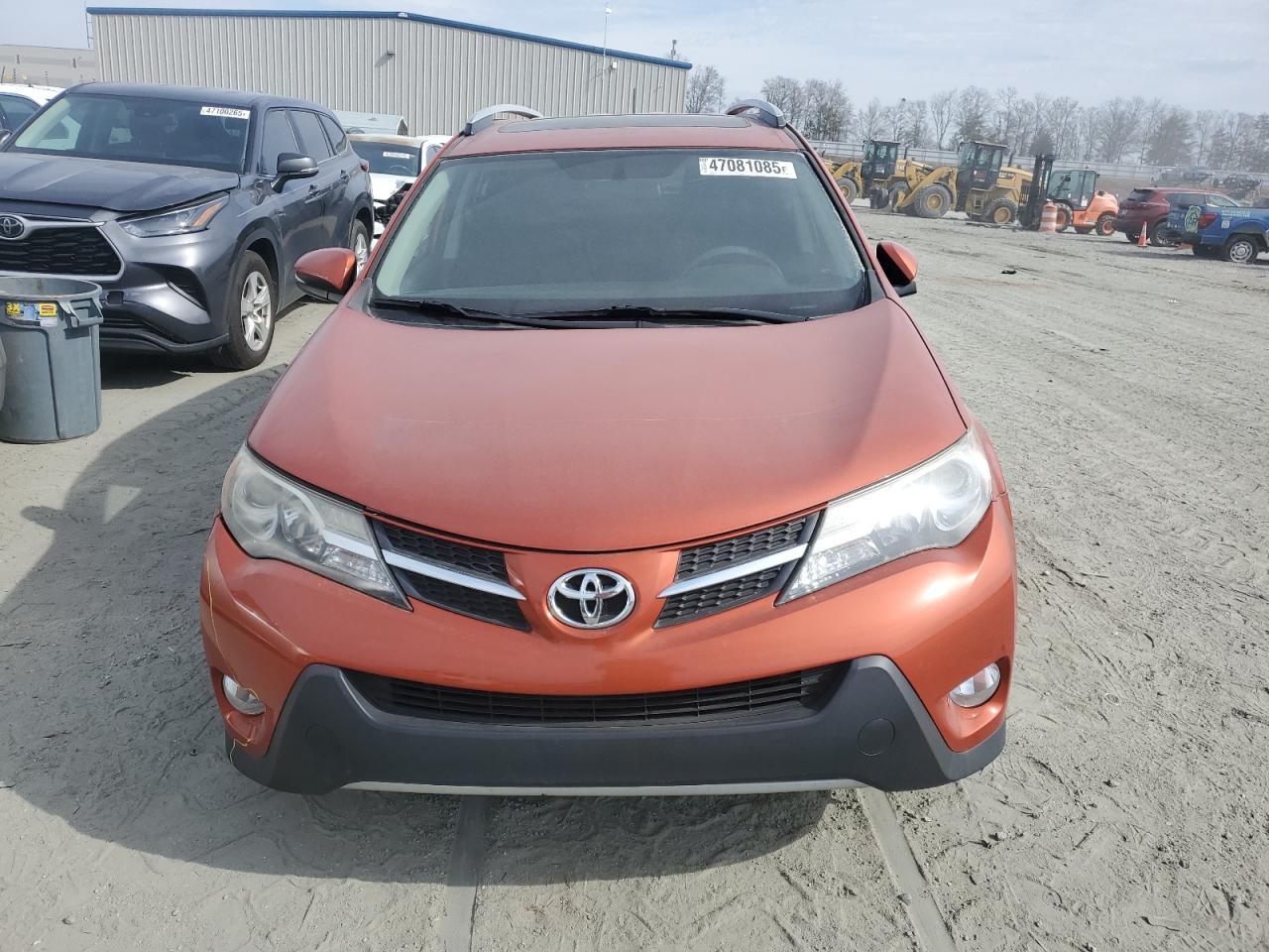 2015 TOYOTA RAV4 XLE - Image 5