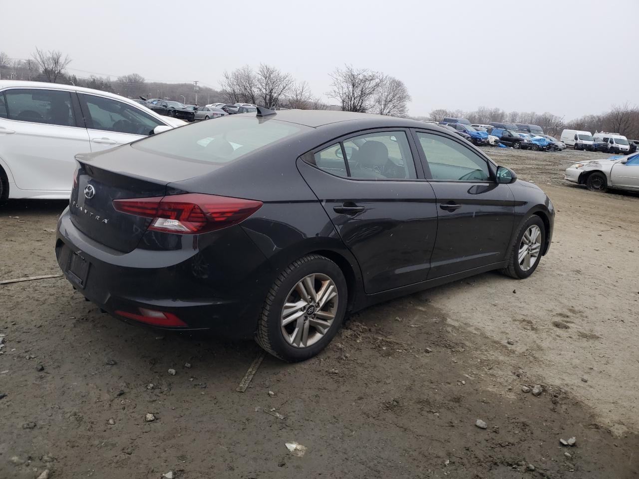 2019 HYUNDAI ELANTRA SE - Фото 3
