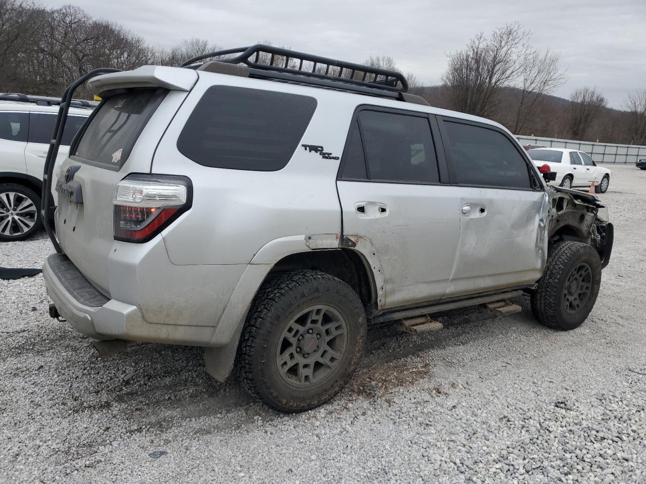 2019 TOYOTA 4RUNNER SR - Image 3