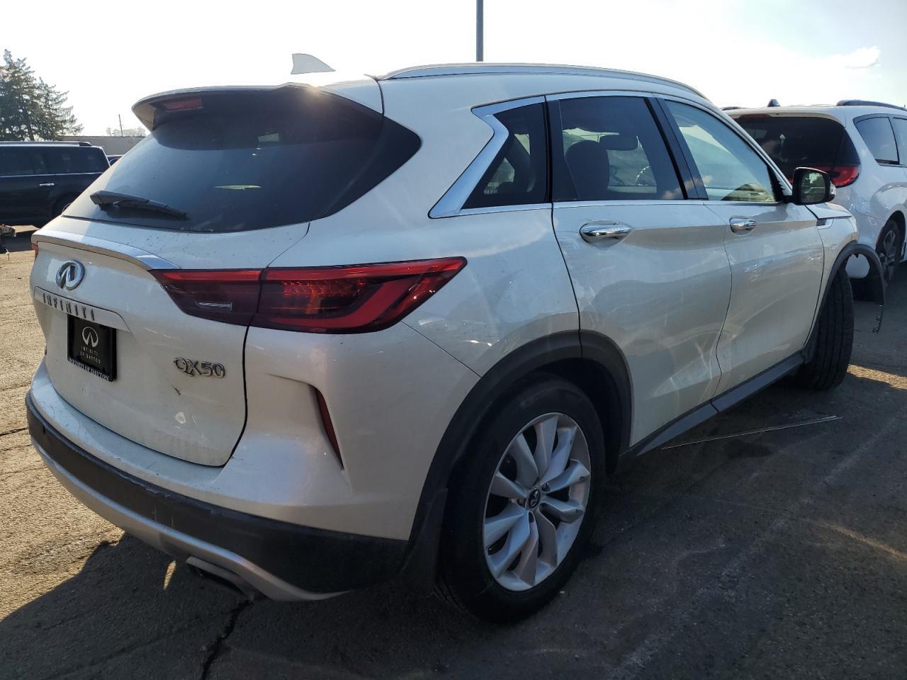 2019 INFINITI QX50 ESSEN - Image 3