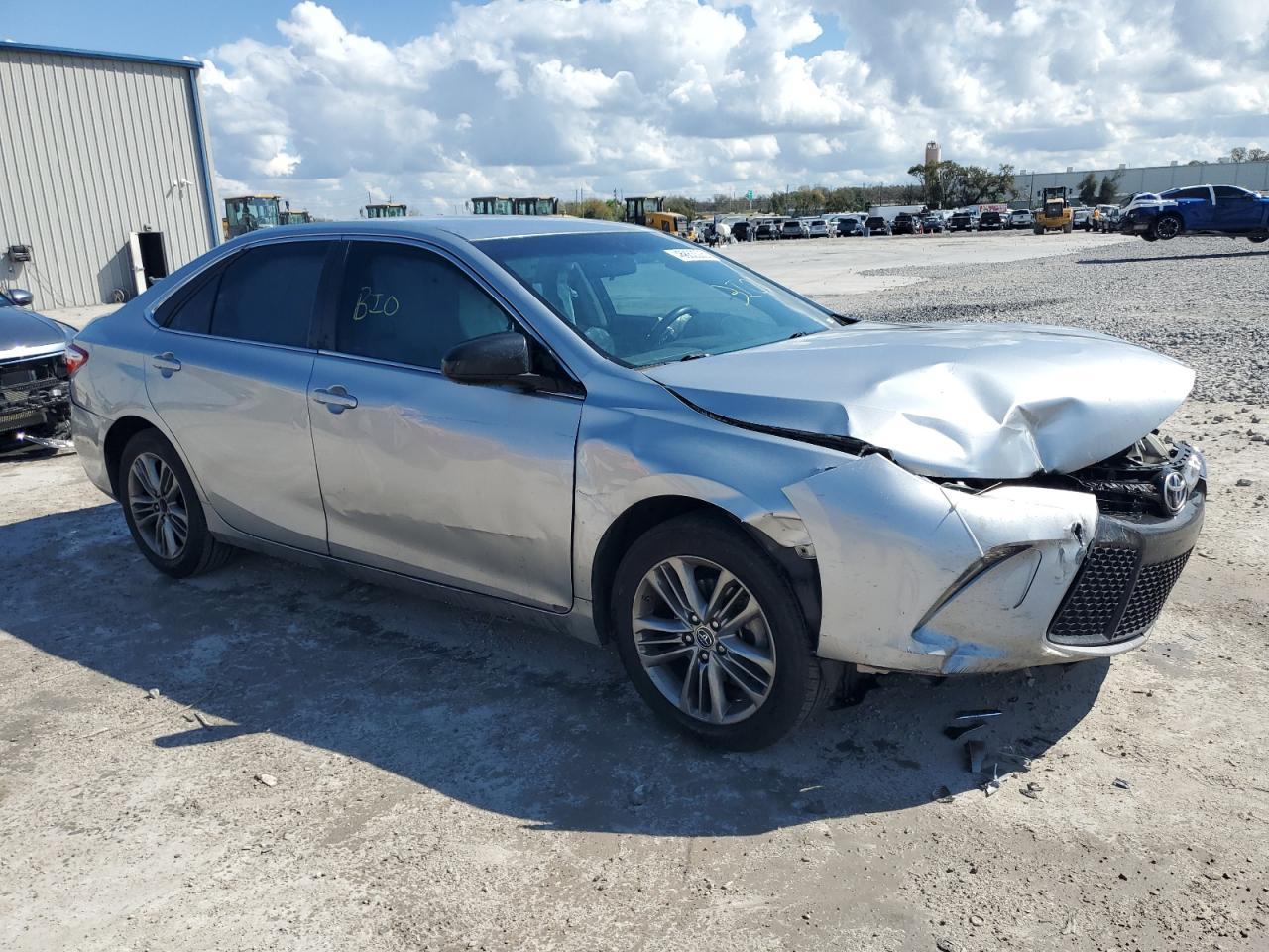 2015 TOYOTA CAMRY LE - Фото 4
